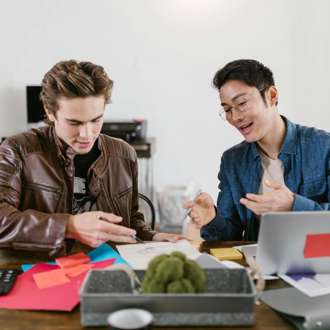 Startup Founders with IP Use Patent Valuation Report for Decision Making, Pitch Preparation and Raising Capital